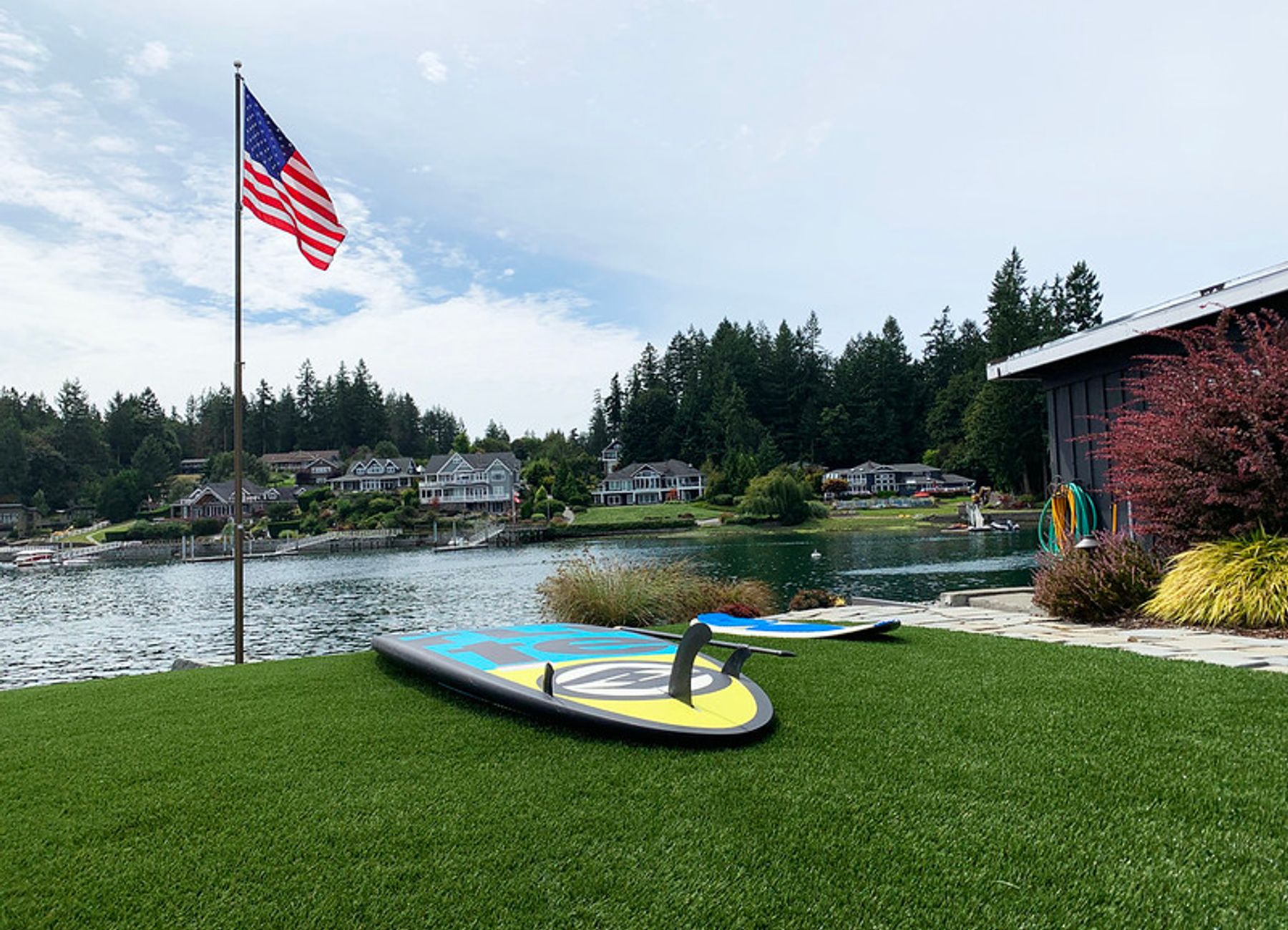 graphic of USA and canada showing their locations